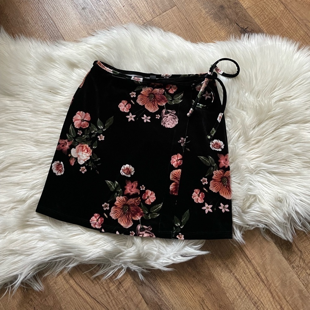 TOPSHOP Velvet Floral Wrap Mini Skirt - Picture 2 of 3